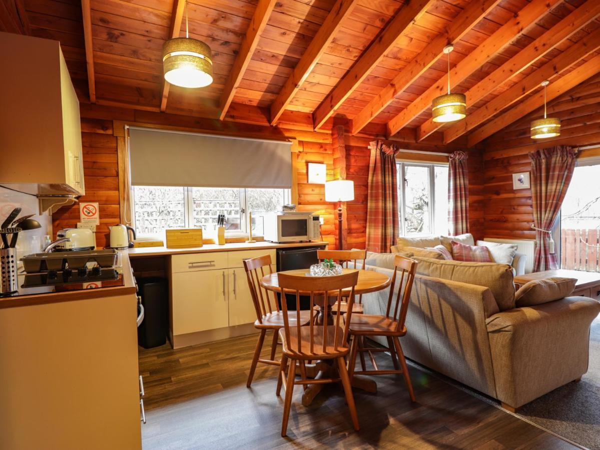 Spruce Lodge Strathpeffer Buitenkant foto